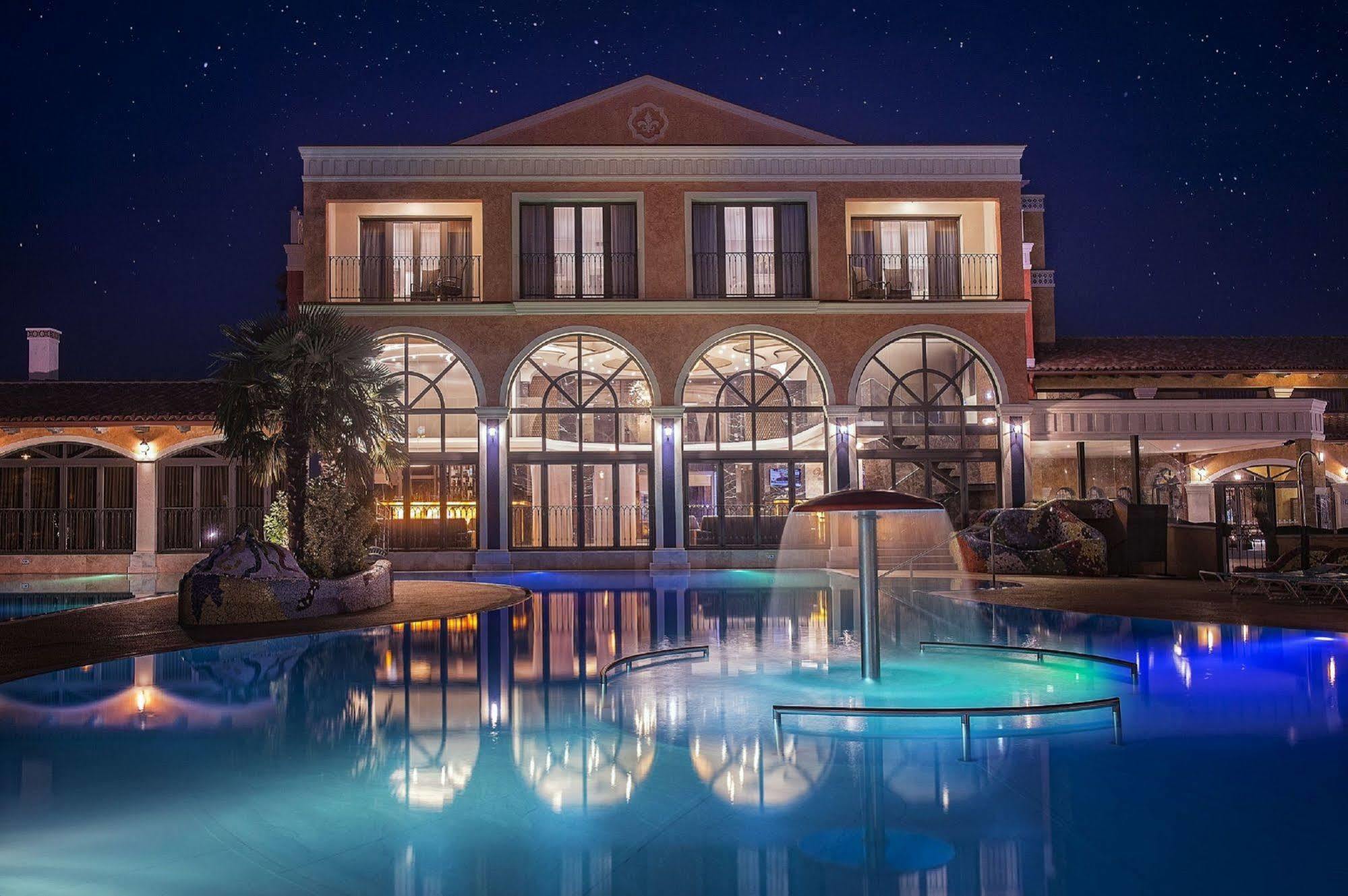 Villa Plaza Boutique Hotel & Spa プレショフ エクステリア 写真